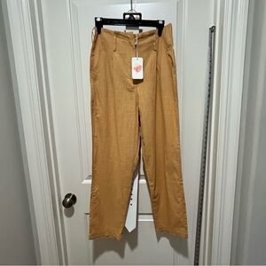 L'ATISTE women’s size M Mustard Tan Chinos linen look and NWT. Matching belt.